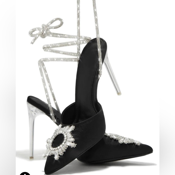 Beautiful shoes just but fit more of a size 8 than 8 1/2. Never wore the shoes. - Picture 1 of 5